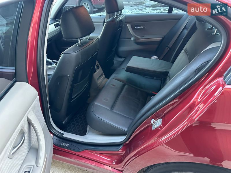 Седан BMW 3 Series 2010 в Черновцах