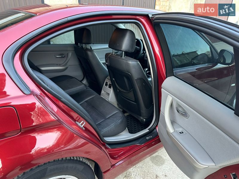 Седан BMW 3 Series 2010 в Черновцах