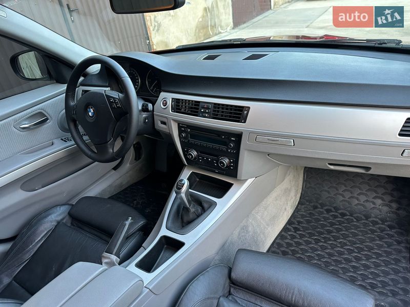 Седан BMW 3 Series 2010 в Черновцах