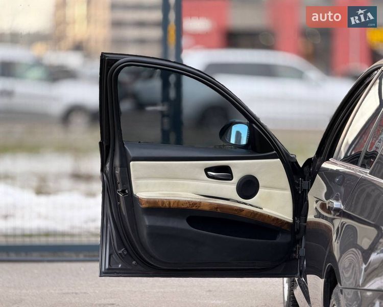 Седан BMW 3 Series 2005 в Киеве