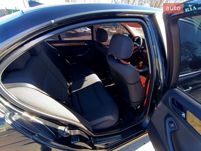 Седан BMW 3 Series 2004 в Романіву