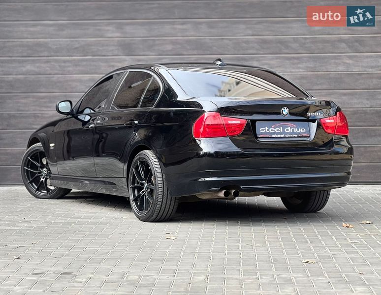 Седан BMW 3 Series 2011 в Николаеве