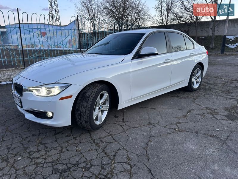 Седан BMW 3 Series 2015 в Новоднестровске