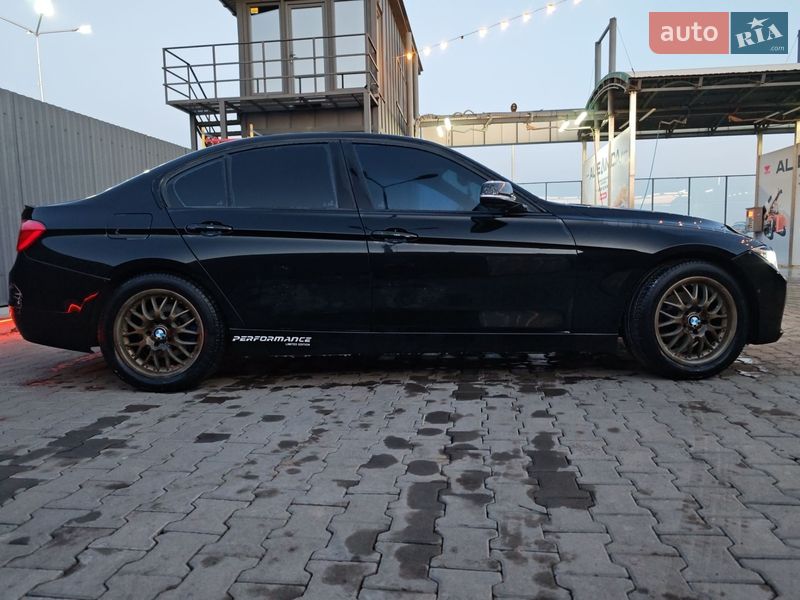 Седан BMW 3 Series 2014 в Черновцах