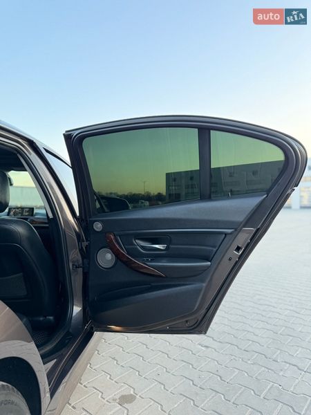 Седан BMW 3 Series 2013 в Черновцах