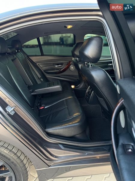 Седан BMW 3 Series 2013 в Черновцах