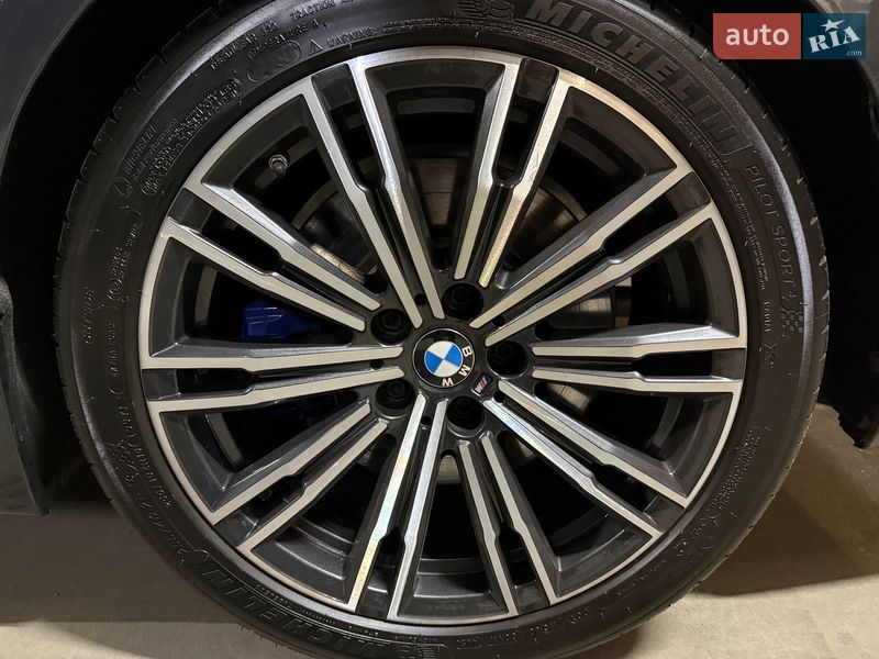 Седан BMW 3 Series 2019 в Киеве