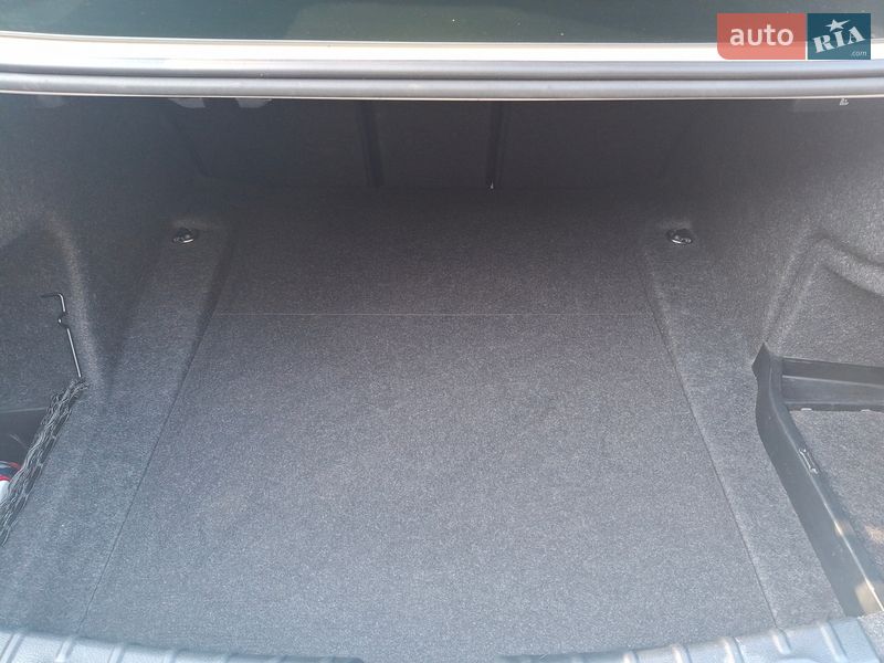 Седан BMW 3 Series 2018 в Запоріжжі