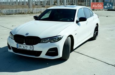 Седан BMW 3 Series 2021 в Коростене