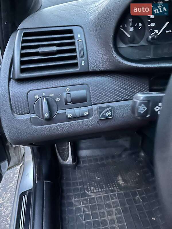 Седан BMW 3 Series 2002 в Барышевке