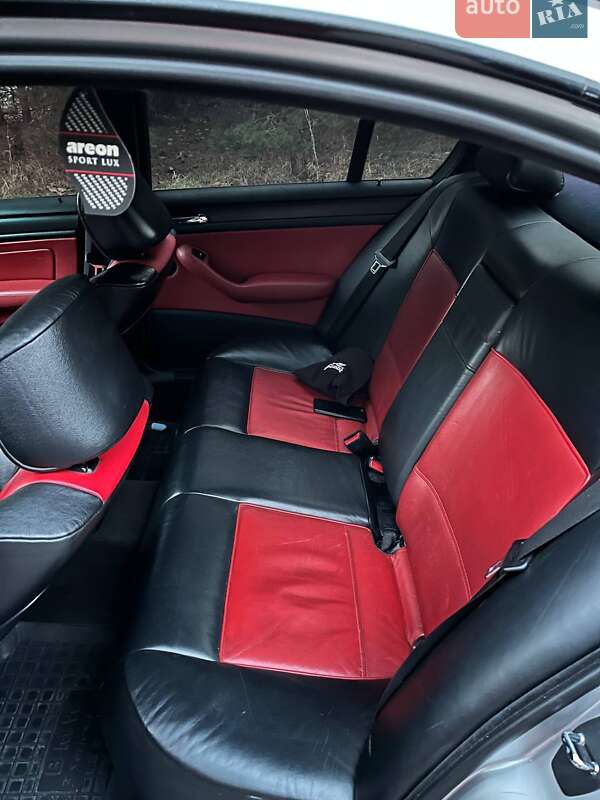 Седан BMW 3 Series 2002 в Барышевке