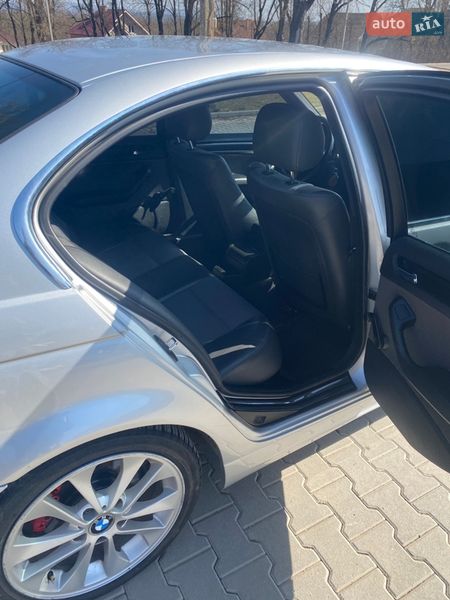 Седан BMW 3 Series 2004 в Чернівцях
