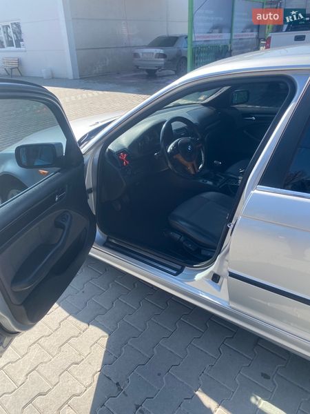 Седан BMW 3 Series 2004 в Чернівцях