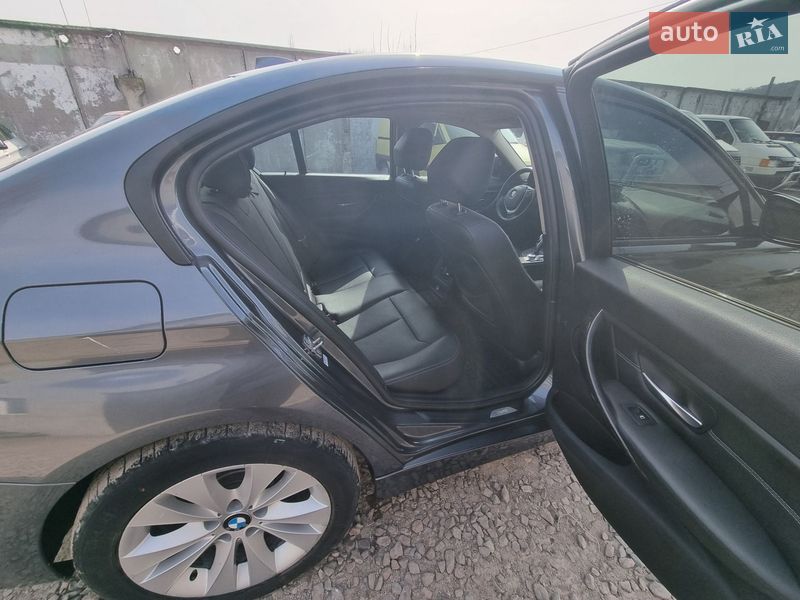 Седан BMW 3 Series 2013 в Кременце