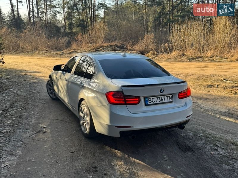 Седан BMW 3 Series 2013 в Новояворівську