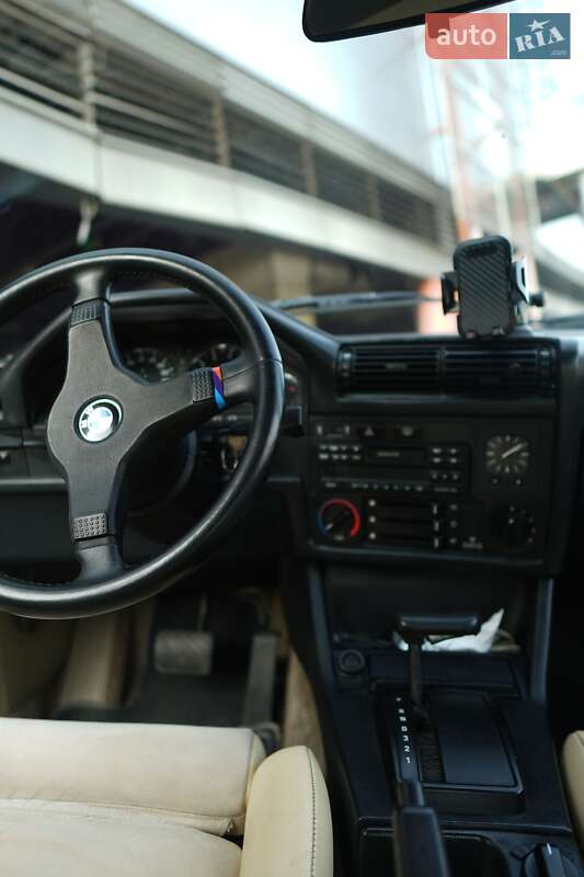 Седан BMW 3 Series 1985 в Киеве