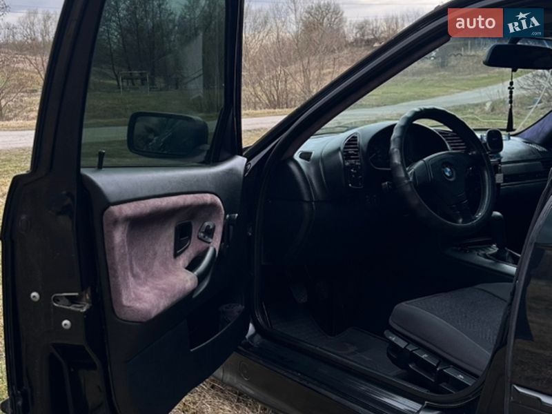 Седан BMW 3 Series 1995 в Гнівані