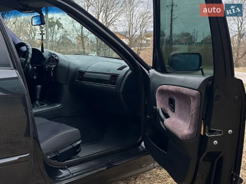 Седан BMW 3 Series 1995 в Гнівані