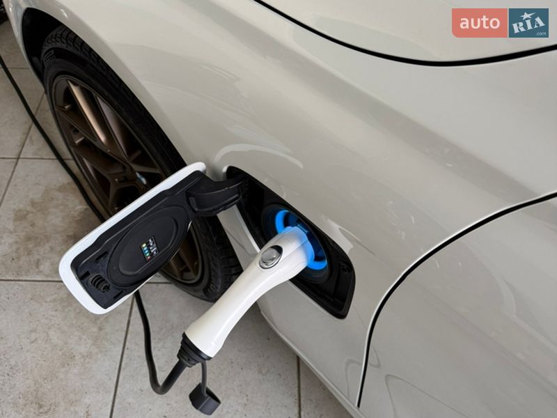 Седан BMW 3 Series 2017 в Ужгороді