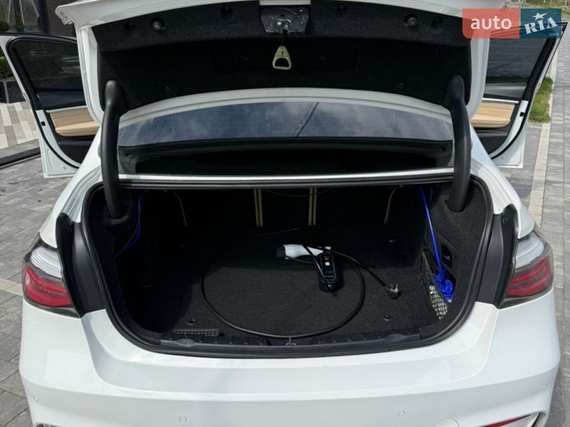 Седан BMW 3 Series 2017 в Ужгороді