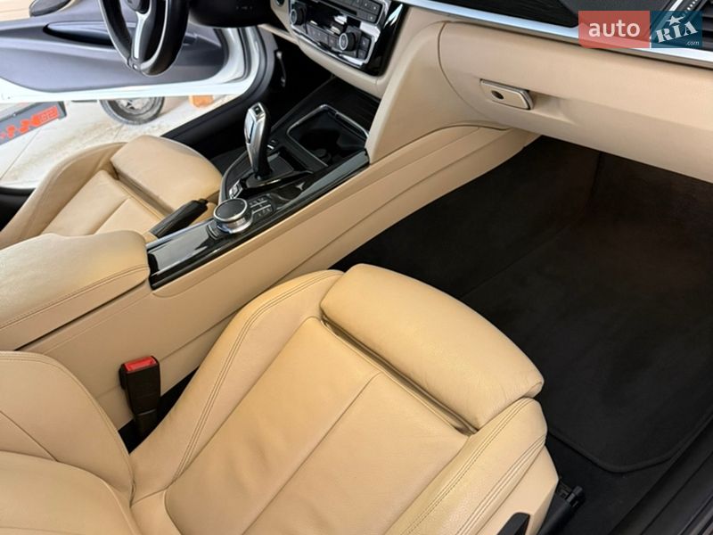 Седан BMW 3 Series 2017 в Ужгороді