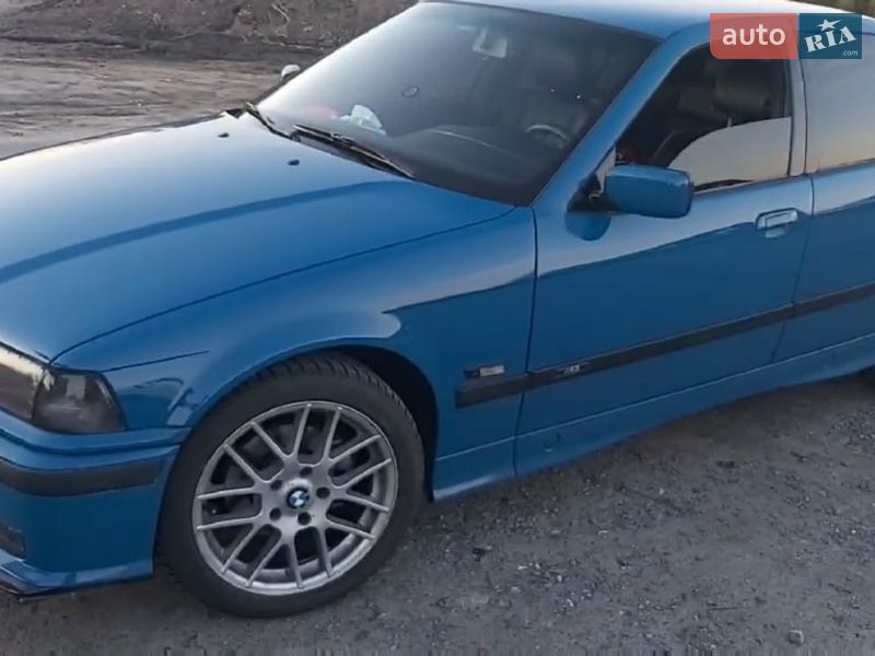 Седан BMW 3 Series 1991 в Охтирці