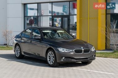 Седан BMW 3 Series 2015 в Львові