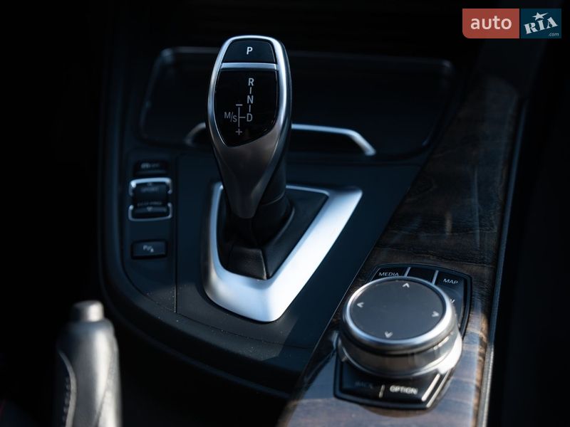 Седан BMW 3 Series 2016 в Львові