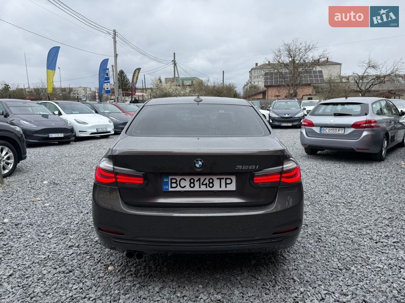 Седан BMW 3 Series 2013 в Стрию