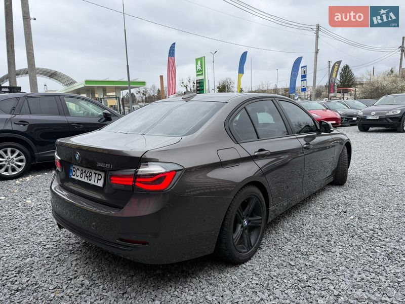 Седан BMW 3 Series 2013 в Стрию