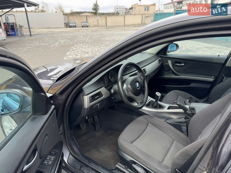 Седан BMW 3 Series 2005 в Нетешине