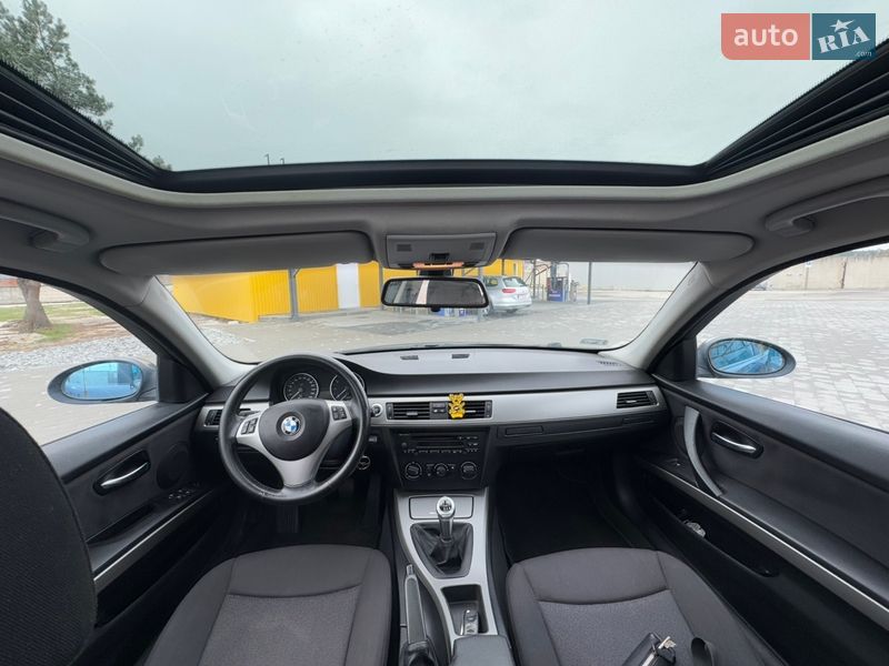 Седан BMW 3 Series 2005 в Нетешине