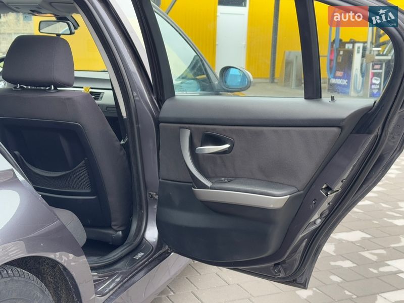 Седан BMW 3 Series 2005 в Нетешине