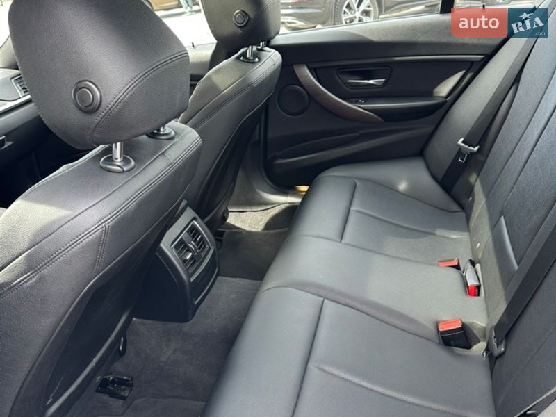 Седан BMW 3 Series 2015 в Луцке