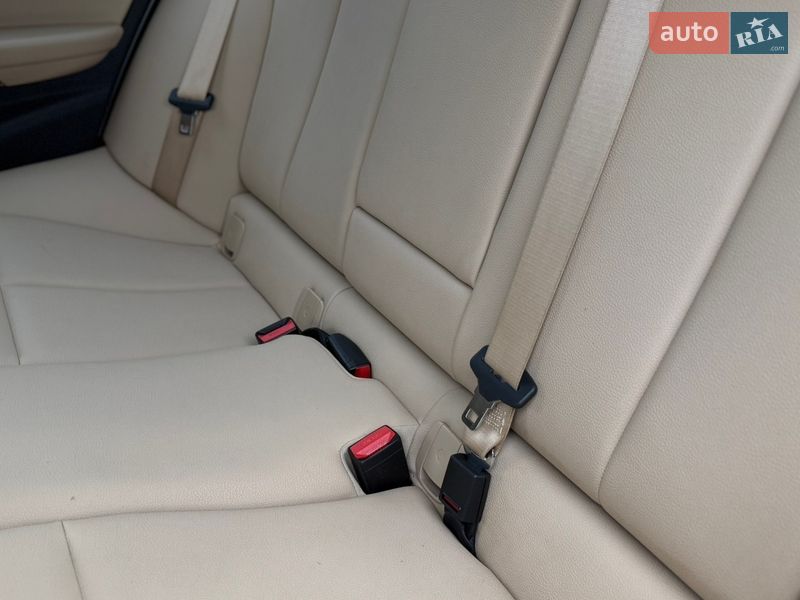 Седан BMW 3 Series 2017 в Одессе