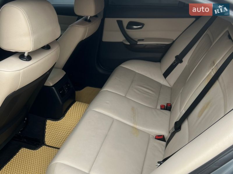 Седан BMW 3 Series 2011 в Львові
