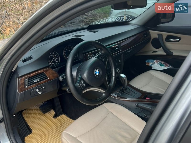 Седан BMW 3 Series 2011 в Львові