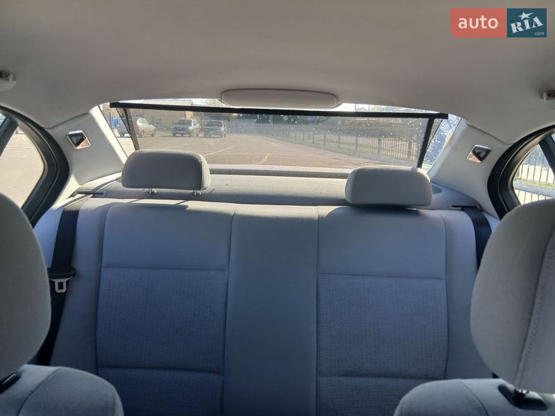 Седан BMW 3 Series 2003 в Прилуках