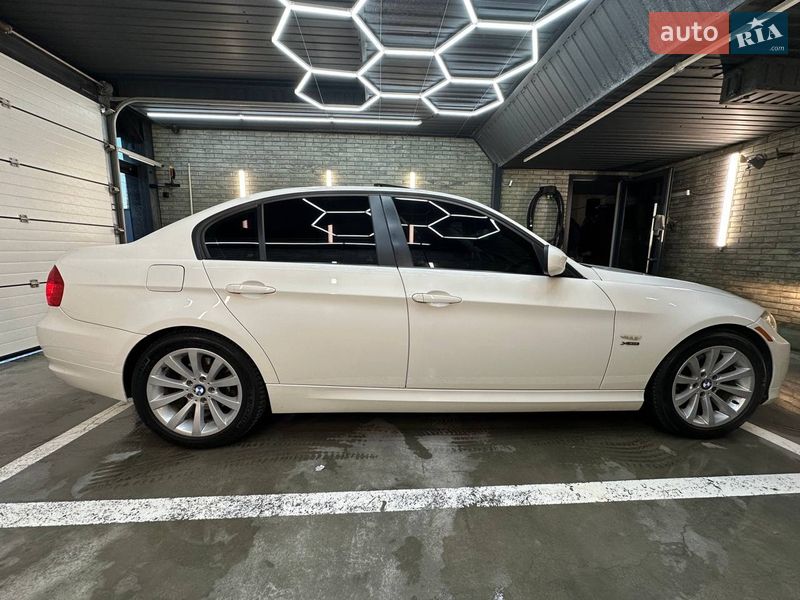 Седан BMW 3 Series 2011 в Черкасах