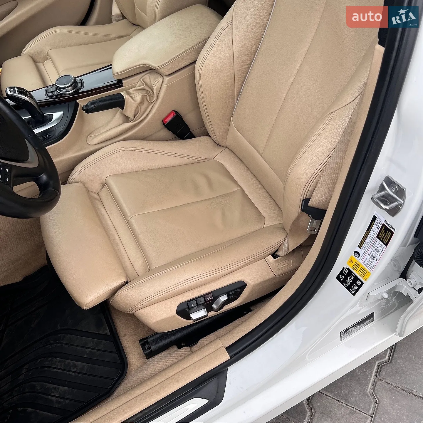 BMW 3 Series 2016 VIN WBA8J1C59GK710989 фото оголошення 10 з 33
