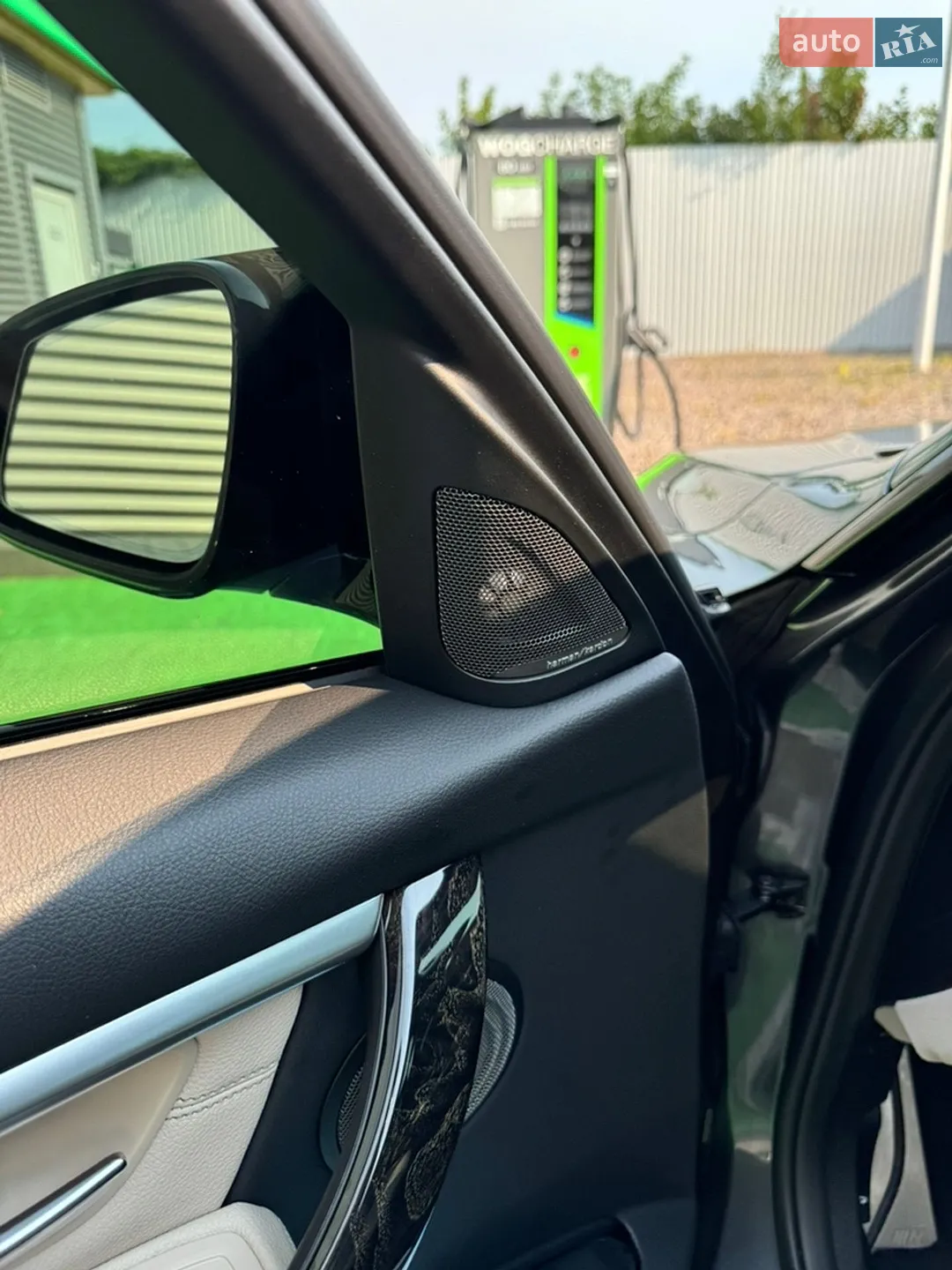 BMW 3 Series 2017 VIN WBA8B7G33HNU37816 фото оголошення 16 з 34