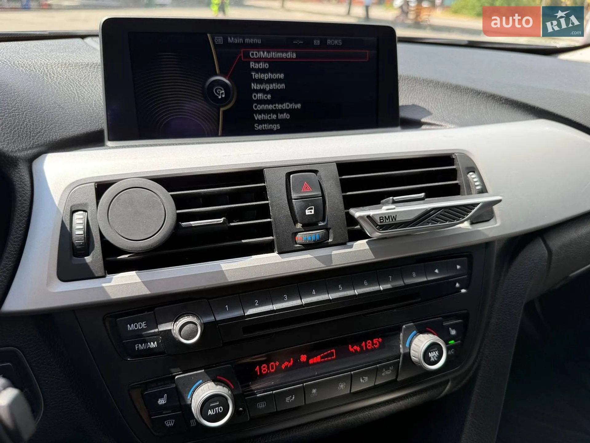 2012 BMW 3er - мініатюра 24