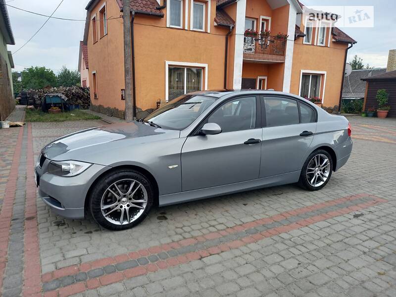 2005 BMW 320, VIN WBAVA71000VC15584:plate — фото 1 (autoria)