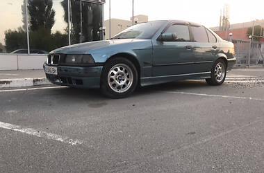 Седан BMW 325 1994 в Броварах