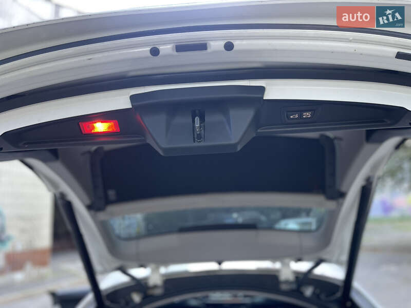Ліфтбек BMW 5 Series GT 2014 в Києві фото 22 Ліфтбек BMW 5 Series GT 2014 в Києві