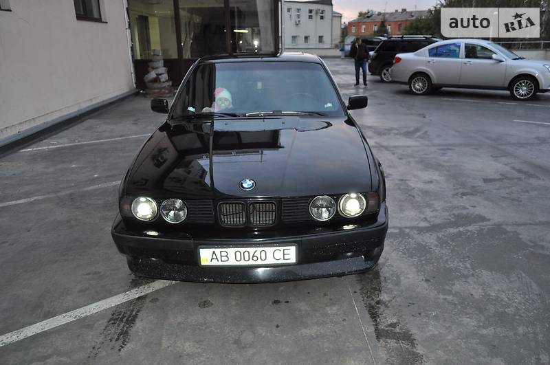 Седан BMW 5 Series 1993 в Киеве