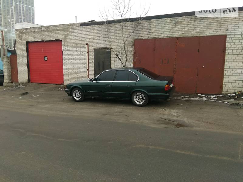 Седан BMW 5 Series 1989 в Киеве