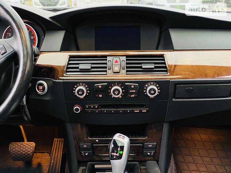 Седан BMW 5 Series 2009 в Харкові