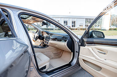 Седан BMW 5 Series 2012 в 