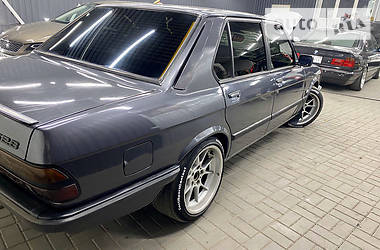 Седан BMW 5 Series 1983 в Дніпрі